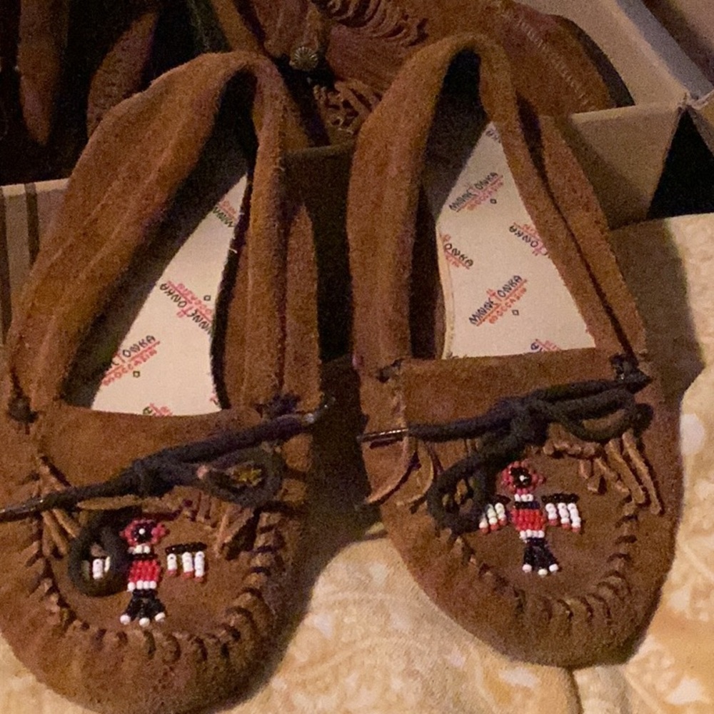 Minnetonka Brown leather 7.5 moccasins